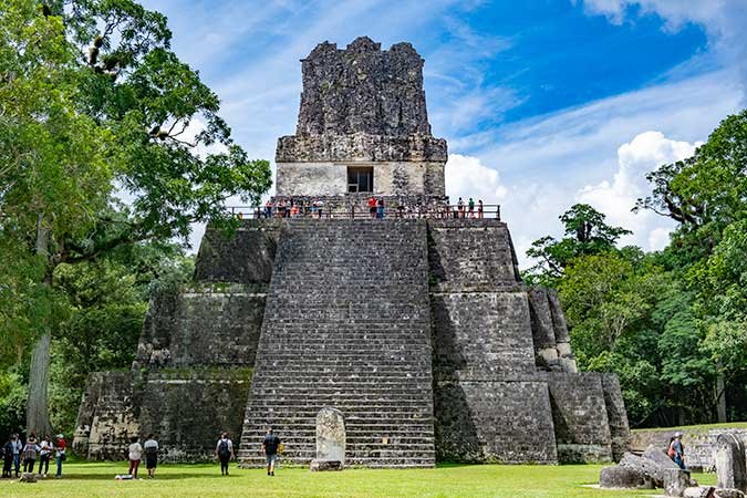 YOUR BEST GUIDE TO VISITING TIKAL, GUATEMALA/ ALL YOU NEED TO KNOW BEFORE YOU GO