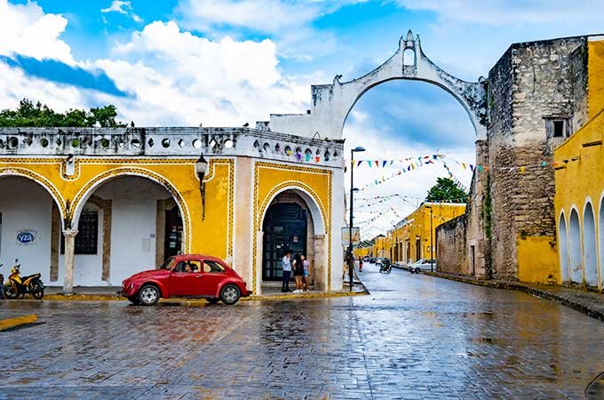 Visiting Yellow Town of Izamal Mexico/ A Perfect Day Trip from Merida / Things to do in Izamal Yucatan