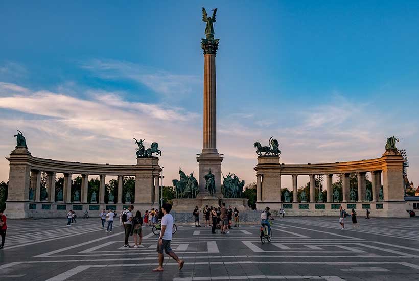 Complete Guide to Visiting Budapest on a Budget / Free Things to Do in Budapest.